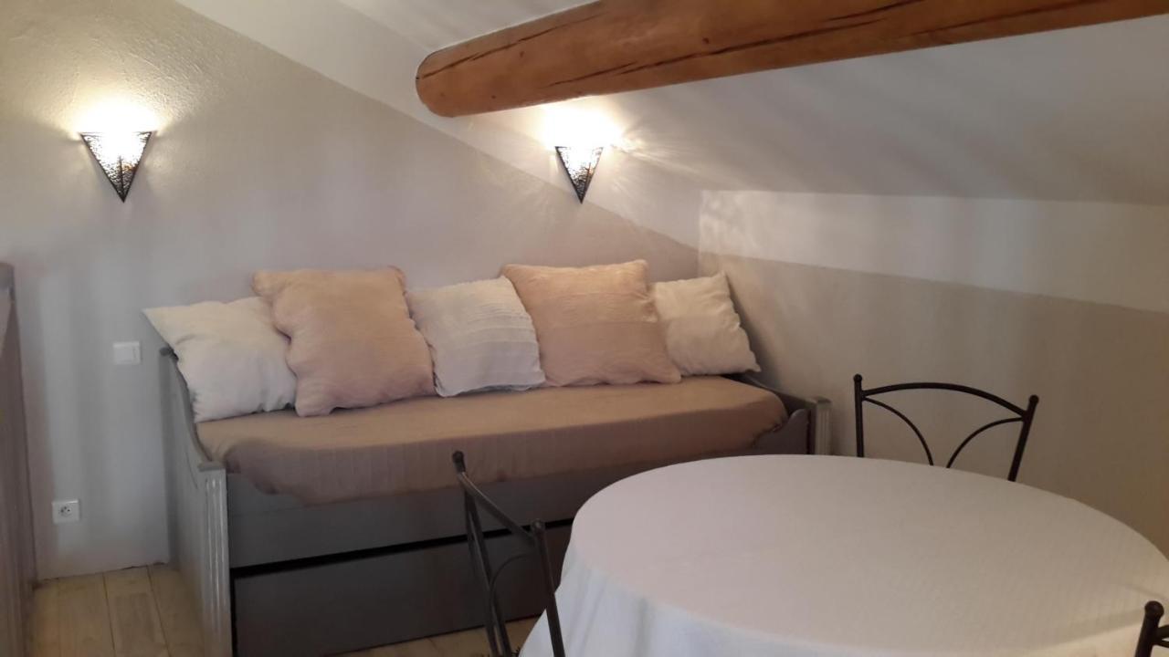 Chambres D'Hotes Le Vignoble Cucuron Exterior photo
