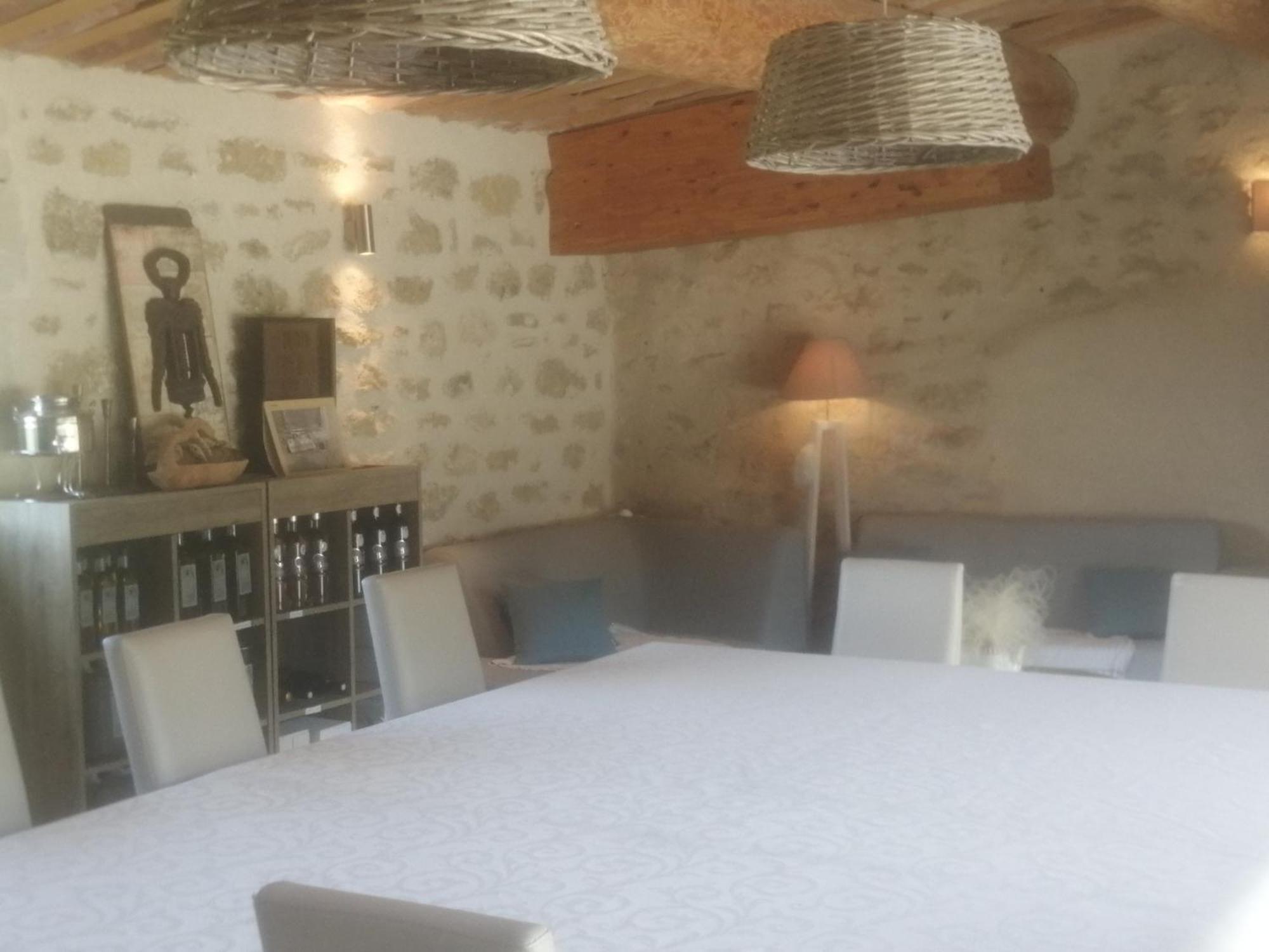 Chambres D'Hotes Le Vignoble Cucuron Exterior photo