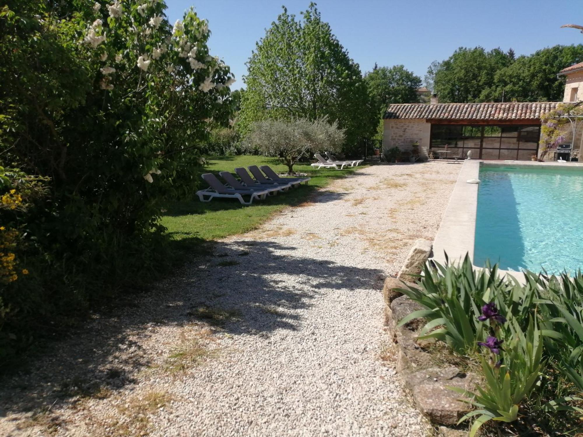 Chambres D'Hotes Le Vignoble Cucuron Exterior photo