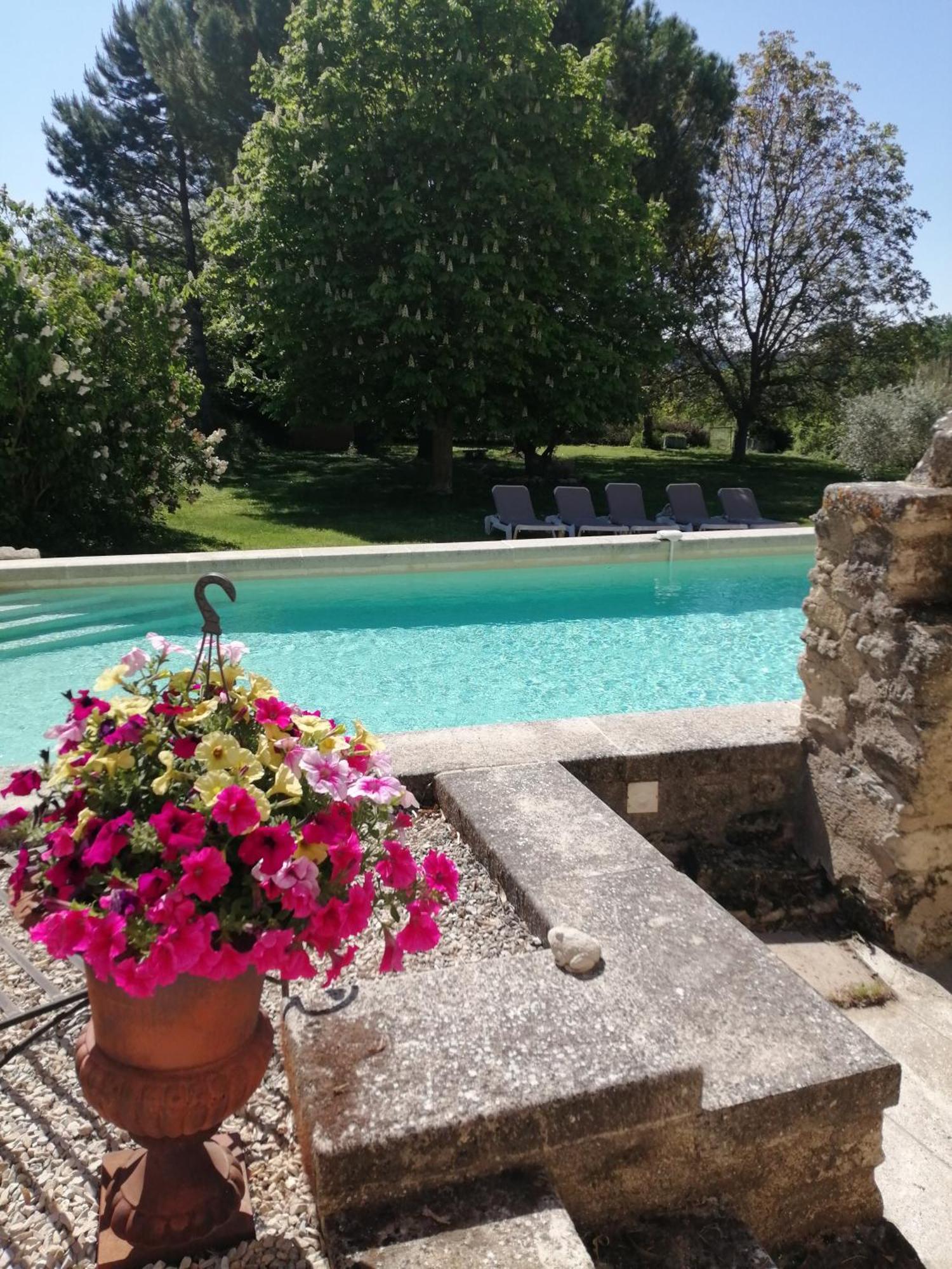 Chambres D'Hotes Le Vignoble Cucuron Exterior photo